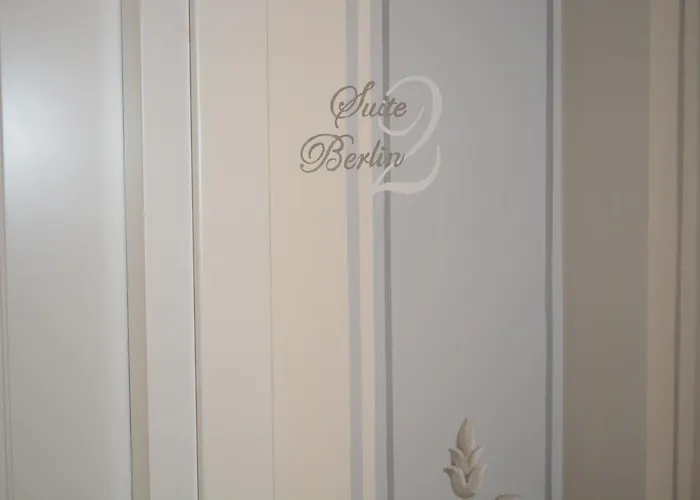 Les 7 Erica غرادو