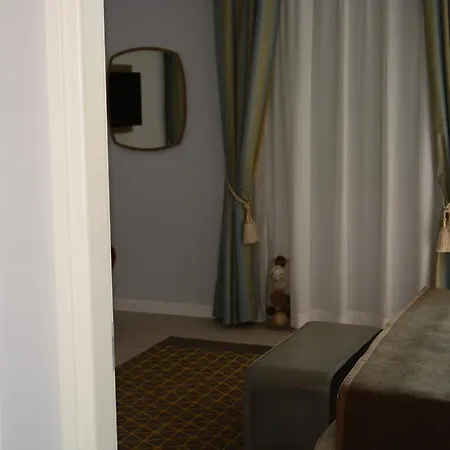 Les 7 Erica فندق غرادو